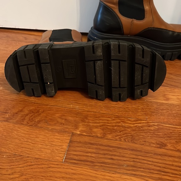 Marc Fisher Lug Sole bootie - Picture 4 of 8